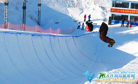 內蒙古扎蘭屯單板U形滑雪場